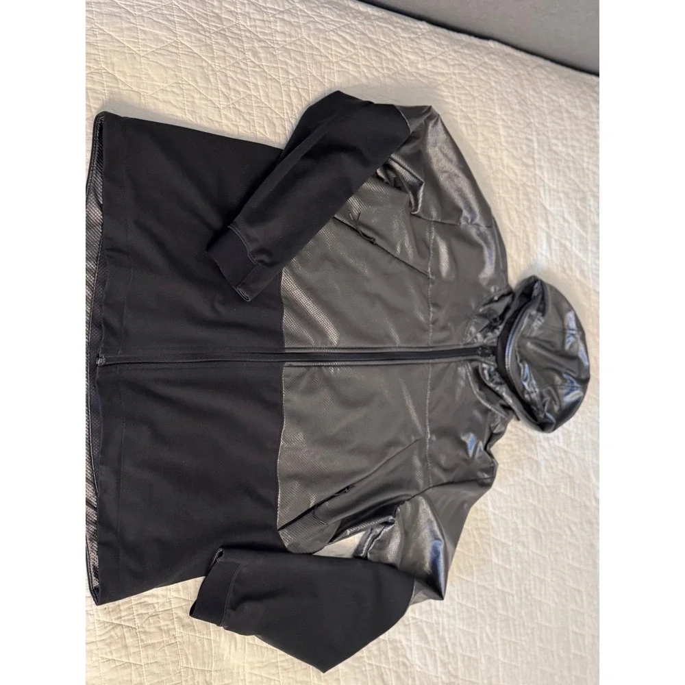 Like new Mens XL‎ Under Armour UA Unstoppable Storm swacket Hooded Jacket